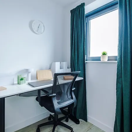 דירה Stylish Apartment, Sleeps 6, Pool Table, Smart Tvs, Parking Available