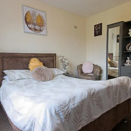 Stylish Five Star Rated Daire *