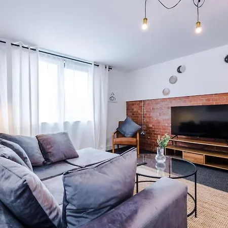 Luxurious 1-bedroom Apartment, Sleeps 4, Free Parking Apartament Manchester