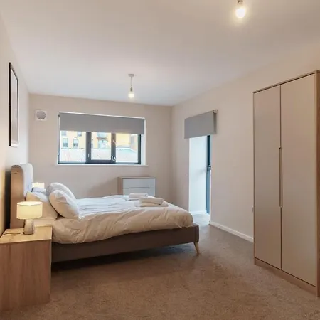 Spacious 2 Bed In Centre * マンチェスター