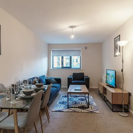 Spacious 2 Bed In Centre *