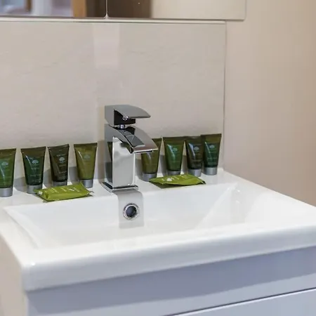 Fantastic 1 Bed Flat - Sleeps 3 *