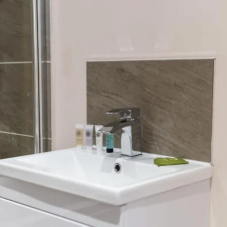 Bright & Modern 1 Bed In *