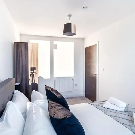 Stayzeni, Alexandra Rise 2 Bed Flat *