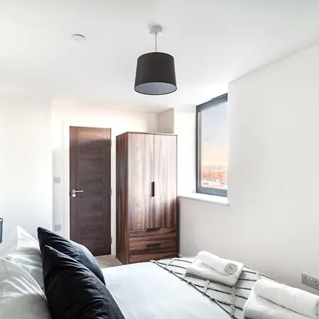 Stayzeni, Alexandra Rise 2 Bed Flat