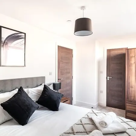 Stayzeni, Alexandra Rise 2 Bed Flat Apartment *