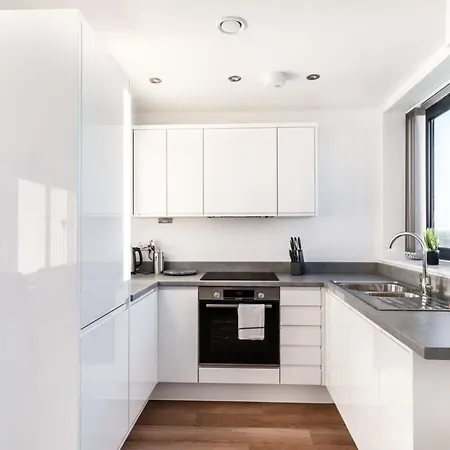 Stayzeni, Alexandra Rise 2 Bed Flat Apartment