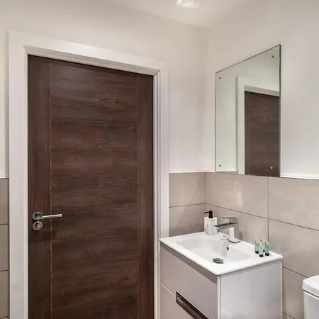 Stayzeni, Alexandra Rise Sleek 1 Bed Manchester
