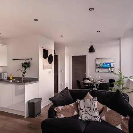 Stayzeni, Alexandra Rise Sleek 1 Bed *