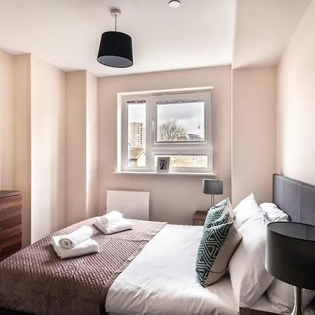 Modern & Bright 2 Bed In