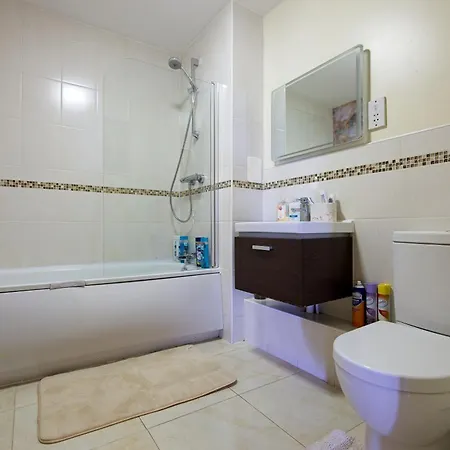 2 Bed - Free Parking - Close To Centre Apartment Manchester