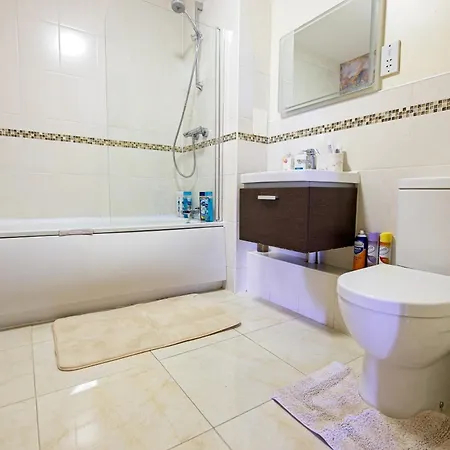 2 Bed - Free Parking - Close To Centre * Manchester