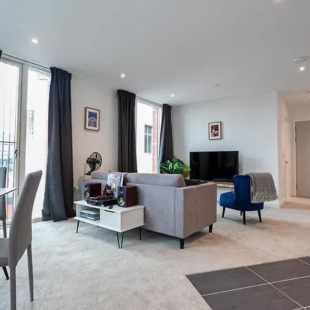 Spacious 2 Bed In Апартаменты Манчестер