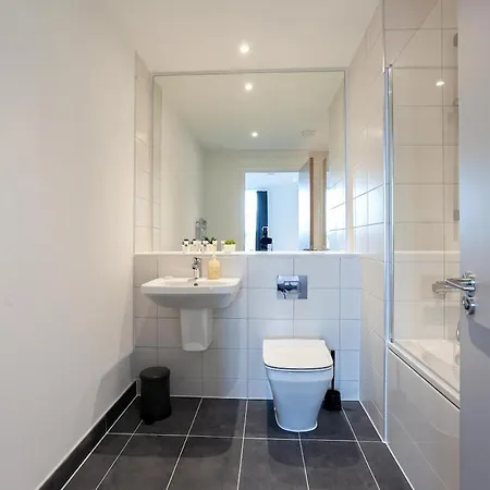 Апартаменты Spacious 2 Bed In *