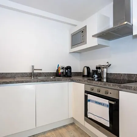 Апартаменты Contemporary 1 Bedroom Salford