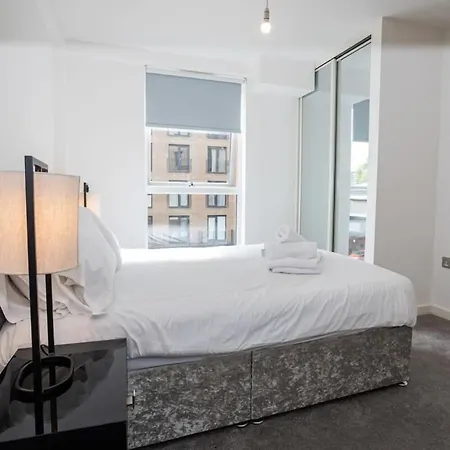 Contemporary 1 Bedroom Salford Апартаменты *