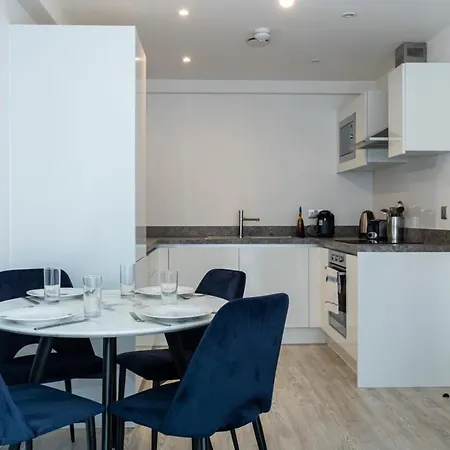 Contemporary 1 Bedroom Salford Апартаменты *