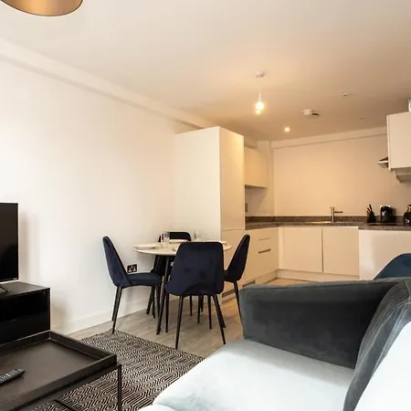 Апартаменты Contemporary 1 Bedroom Salford Манчестер