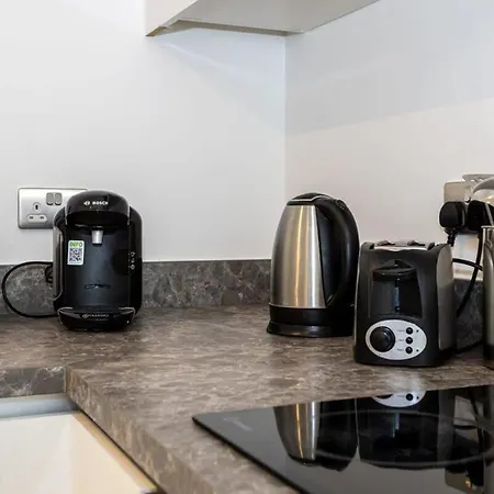 Contemporary 1 Bedroom Salford Апартаменты