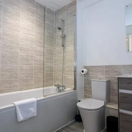 Contemporary 1 Bedroom Salford Апартаменты *