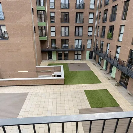 Апартаменты Contemporary 1 Bedroom Salford