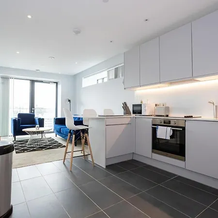 Stunning 2 Bedroom *