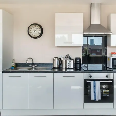 Апартаменты Amazing 1 Bed In - Sleeps 2 *