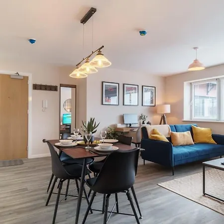 Апартаменты Fantastic 1 Bed - Sleeps 3 *