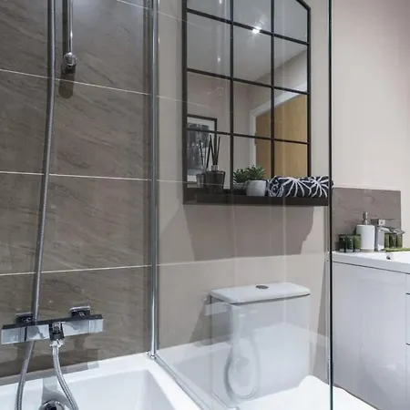 Fantastic 1 Bed - Sleeps 3 Апартаменты *