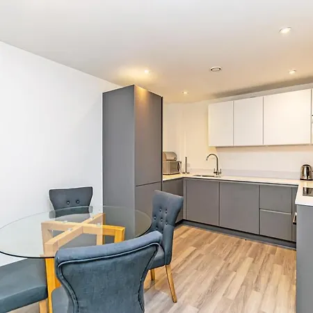 아파트 Contemporary 2 Bed In