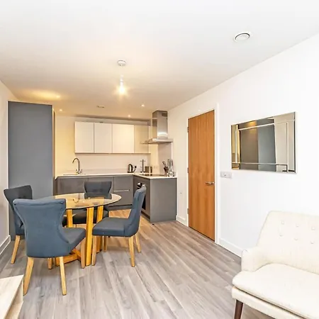 Contemporary 2 Bed In *