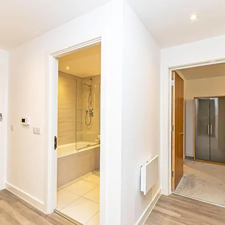 Contemporary 2 Bed In