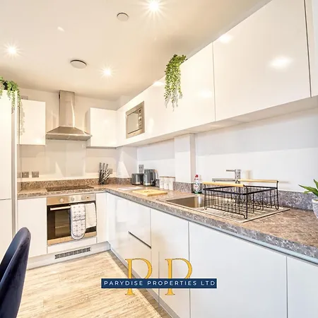 The Middlewood Plaza - By Parydise - Business Or Leisure Stays, Location, Sleeps 4, Salford