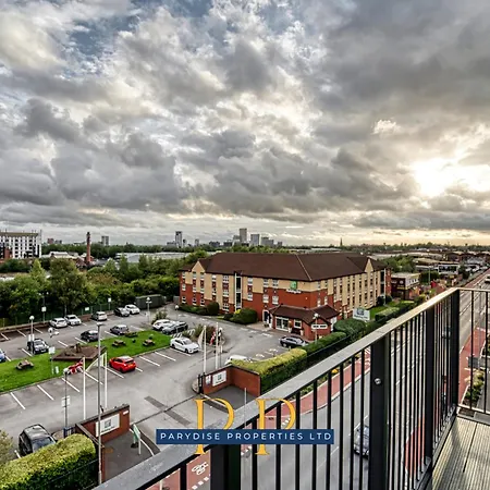 The Middlewood Plaza - By Parydise - Business Or Leisure Stays, Location, Sleeps 4, Salford *