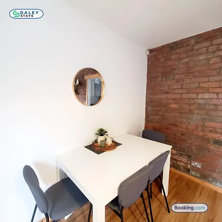 アパート Lovely 3 Bedroom In -sleep 7