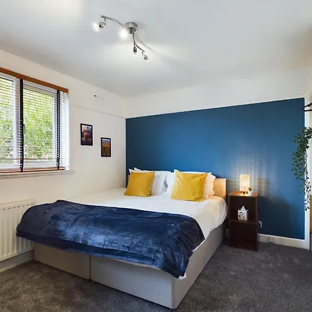 3 Bed In With Parking *