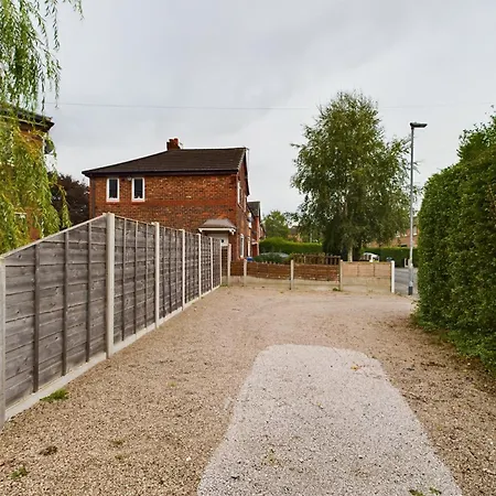 3 Bed In With Parking Appartement *