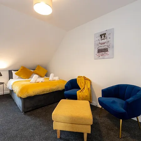Comfy House - Sleeps 14 - 14 Min To Centre * Mánchester