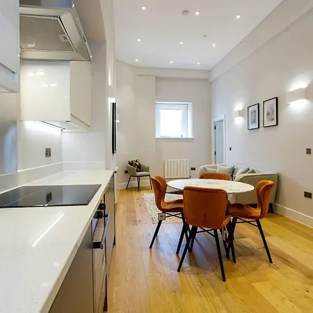 Two Bedroom Duplex * مانشستر
