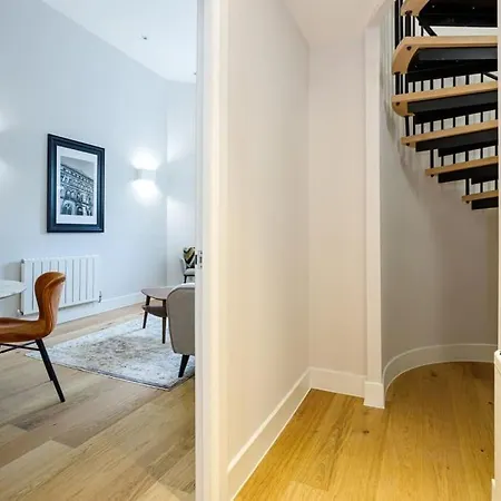 Two Bedroom Duplex شقة