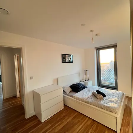 Apartment 2bed In Media Within Walking Distance From Old Trafford Stadium
