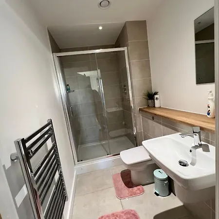 2bed In Media Within Walking Distance From Old Trafford Stadium *