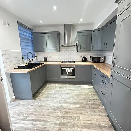 아파트 Lovely 5br In Manchester. Close To The 맨체스터