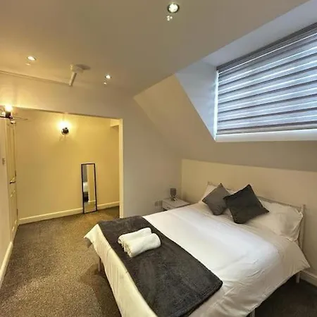 شقة Lovely 5br In Manchester. Close To The *