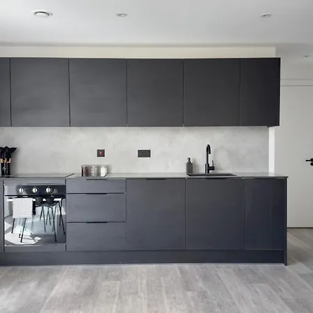 Luxury By Noire Apartment