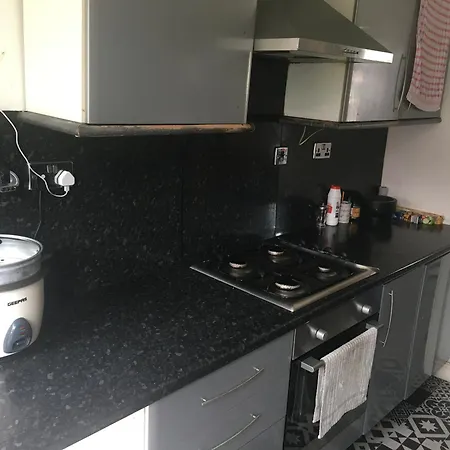 Single - Town & Nearby, 24h Bus, Airport-linked