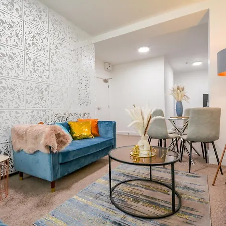 Stylish One-bedroom With Free Parking Sleeps 4 Manchester