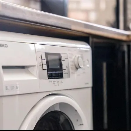 Apartment 3 Bedroom House With Modern Interior, Close To The Etihad Stadium Manchester