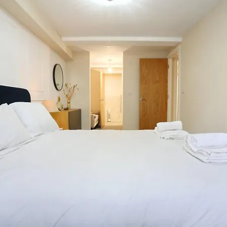 Pass The Keys New Build With Free Parking 1 Mile From Center