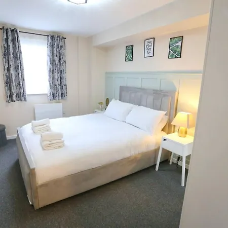 Апартаменты Pass The Keys New Build With Free Parking 1 Mile From Center